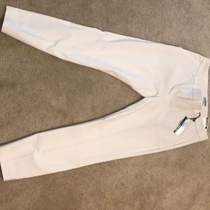 Express white ankle 6R pants.